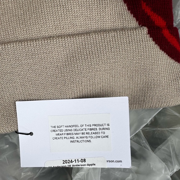 JW Anderson beanie apple beige NWT unisex - Picture 7 of 11
